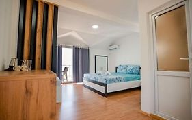 Vila Pupa, Elesec 2